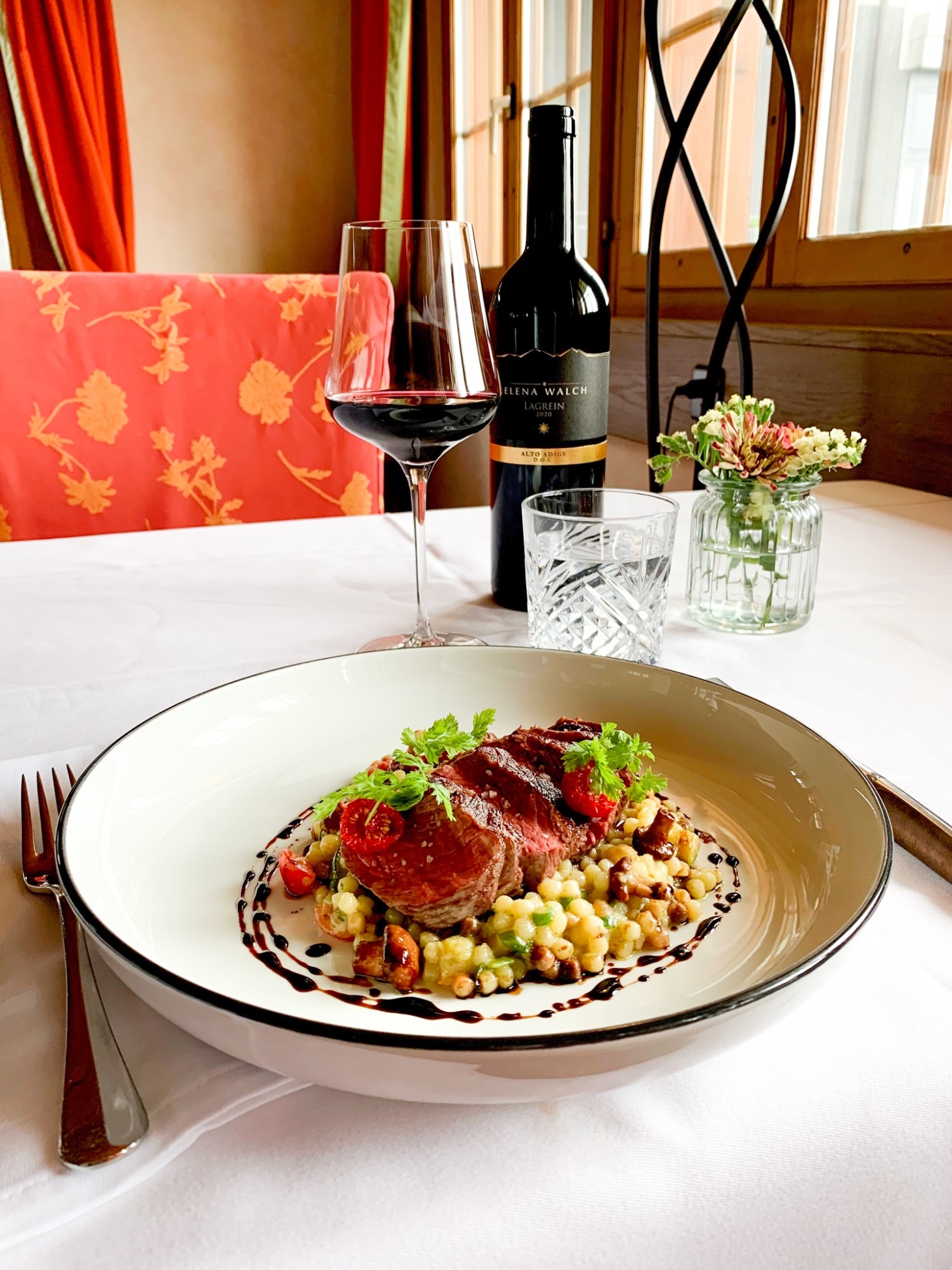Rezept Restaurant Alpenblick, Adelboden Weibel Weine - Rezepte - Gebratenes Rindshuftsteak auf Fregola Sarda und Eierschwämmli