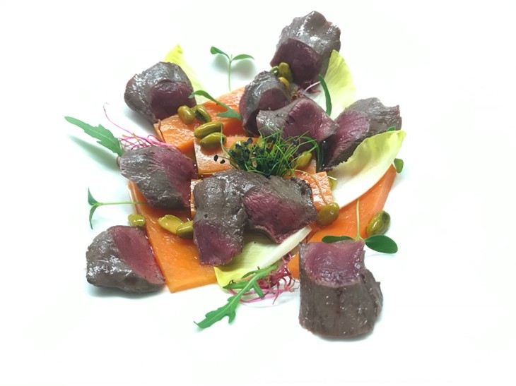 Rezept Restaurant Au Premier, Hotel Ochsen, Zug Weibel Weine - Rezepte - Gebratene Rehfilets mit süss-sauer eingelegtem Muskatkürbis