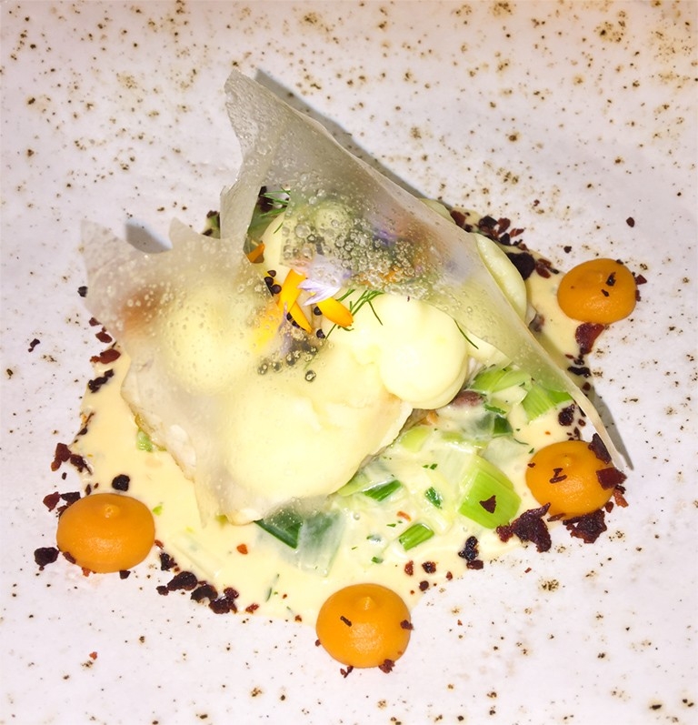 Rezept Eder's Eichmühle, Wädenswil Weibel Weine - Rezepte - Gebratener Loup de mer mit Kartoffelmousseline auf Lauchfondue und Chorizo